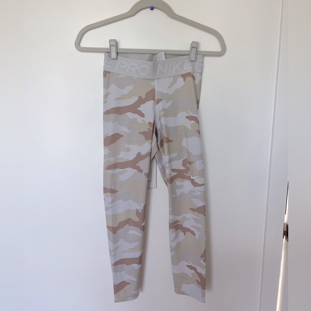 Nike Pro Camo Leggings  (like new)